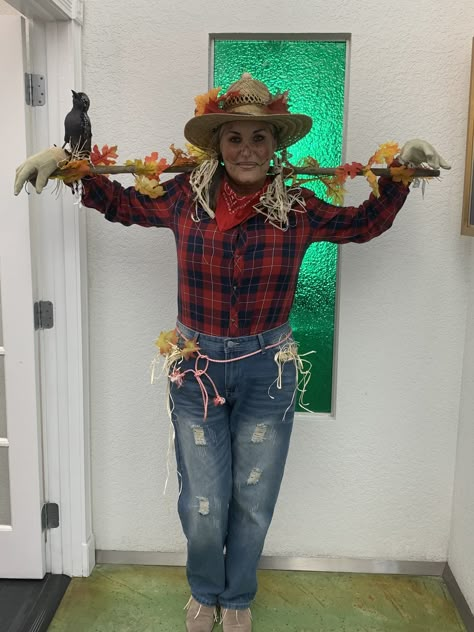 Scarecrow Costumes Diy, Pretty Scarecrow Costume, Diy Female Scarecrow Costume, Halloween Farmer Costume, Homemade Scarecrow Costume Women, Scarecrow Costume Diy Women's, Women’s Diy Scarecrow Costume, Fall Festival Costume Ideas, Scarecrow Womens Costume