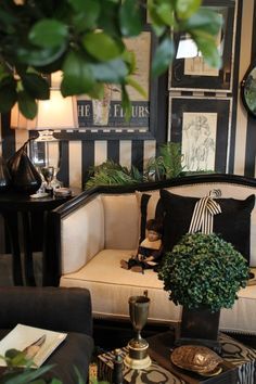 Striped Walls, Black And White Interior, Black And White Decor, French Interior, White Rooms, Black And White Stripes, French Decor, French Country Decorating, A Living Room