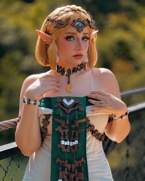 I'm bringing this cosplay at ComicCon tomorrow 🍀 Hope to have some great time and tons of pics, follow my stories for more ☺️ . Costume & wig: @miccostumes . . . #zelda #zeldacosplay #zeldabreathofthewild #zeldatearsofthekingdom #zeldatearsofthekingdomcosplay #zeldabreathofthewildcosplay #zeldalink #princesszelda #princesszeldacosplay #zonai #zonaicosplay #zeldazonaidress #zeldazonai #miccostumes #miccostume #miccostumespartner Zelda Makeup, Zelda Costume, Zelda Cosplay, Zelda Breath, Amazing Cosplay, Reference Poses, Cosplay Makeup, Costume Wigs, Breath Of The Wild