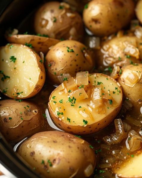 Small Potatoes In Crock Pot, Crock Pot Baby Potatoes, Crock Pot Veggies, Loaded Chicken And Potatoes, Chicken Thai, Slow Cooker Kitchen, Crockpot Side Dishes, Loaded Chicken, Crock Pot Potatoes