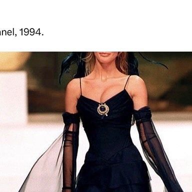 your daily dose of fashion on Instagram: "elegant" Chanel 1994, Models Outfits, Runway Fashion Couture, Runway Outfits, Chanel Haute Couture, Prom Dress Inspiration, Fancy Outfits, Fancy Dresses, Couture Fashion