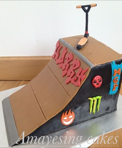 Skate ramp cake — Children's Birthday Cakes Bmx Cake, Skateboard Cake, Skateboard Birthday Party, Auto Services And Repair, Skateboard Party, Skateboard Birthday, Skate Ramp, Boys Cake, Harry Birthday