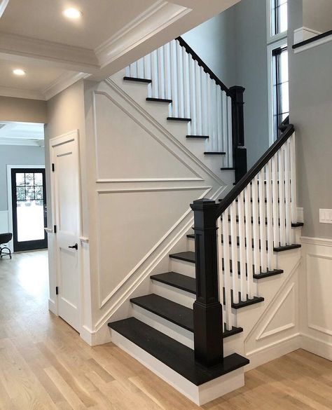 Beautiful Staircase Ideas For A Show-Stopping Entrance - Style Your Sanctuary Stained Staircase, Black Stair Railing, Black And White Stairs, Baddie Bedroom, Black Staircase, Stairs Renovation, White Staircase, Black Stairs, Painted Staircases