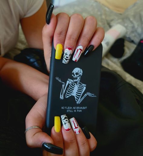 Stephen King Nails, Halloween Nails Goast Face, It Nails Stephen King, Acrylics Halloween, Acrylic Nails Ghostface, It Nails Stephen King Acrylic, Georgie It, Orange Black And White Nails Halloween, Ghostface Nails