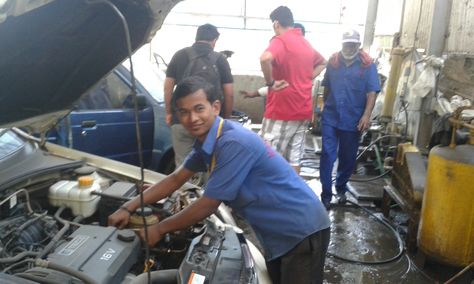 Indian Car Mechanic working in a garage Mechanic Shop, Automobile Engineering, Car Breaks, Car Mechanic, Engineering, Garage, Quick Saves