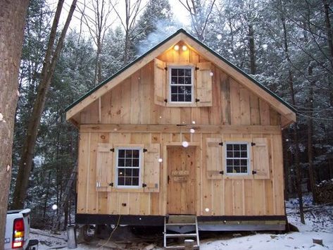 Diary of a 20x24 cabin going up in NH 20x24 House Plans, 20x24 Cabin, Building A Small Cabin, Mini Chalet, Small Cabin Plans, Diy Cabin, Log Cabin Designs, Small Log Cabin, Shed To Tiny House