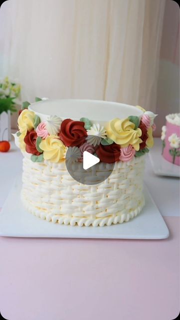 Tall Cake Decoration, Round Cake Designs, Trending Cake Designs, 2024 Cake, Frosting Ideas, Tall Cake, Decorated Cupcakes, Recipe Cake, Instagram Cake