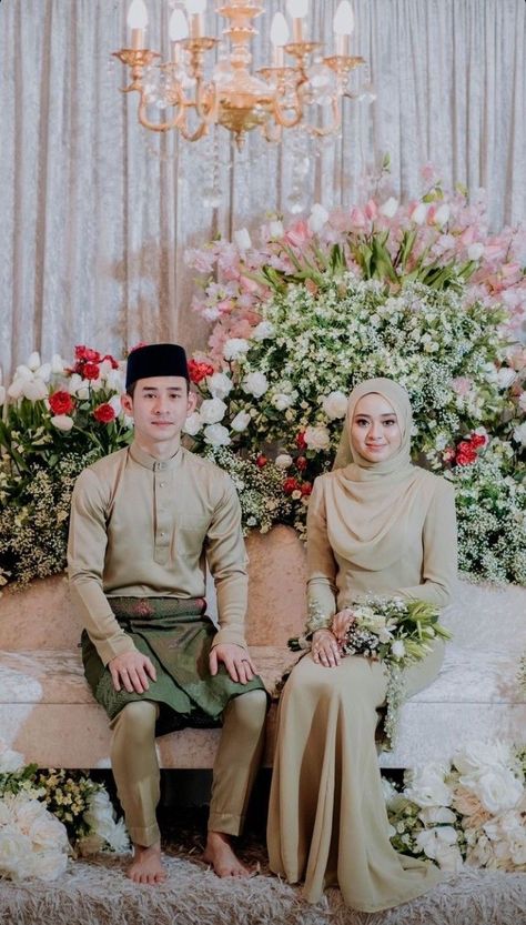 Wedding Dress Malaysia Hijab, Malay Engagement Dress, Baju Tunangan Couple Hijab, Malaysia Wedding Dress Hijab, Wedding Malaysia Muslim, Dress Pengantin Hijab, Malaysian Wedding Dress Muslim, Dress Engagement Hijab, Foto Wedding Muslim