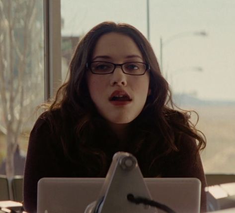 Kat Dennings Kat Denning Icon, Kat Denning, Marvel Universe Characters, Thor 2011, Character Bank, Kat Dennings, 2 Broke Girls, Max Black, Barbara Palvin