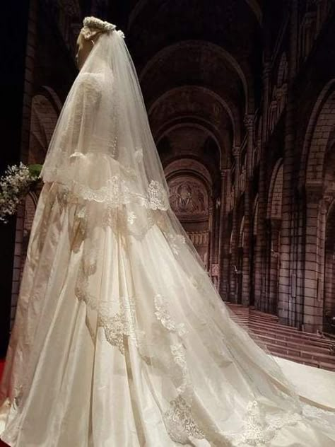 Grace Kelly Wedding Dress, Wedding Dresses Vintage Princess, Grace Kelly Wedding, Wedding Dress Backs, Most Beautiful Wedding Dresses, Royal Wedding Dress, Catherine Elizabeth Middleton, Wedding Dresses 2020, Victorian Wedding