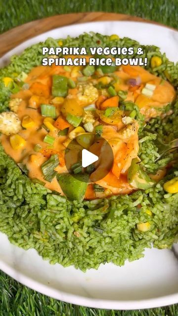 Spinach Rice Bowl, Herbed Corn, Healthy Recipes Vegetarian, Recipes Spinach, Sautéed Veggies, Food Reels, Spinach Rice, Paprika Sauce, Recipes Healthy Dinner