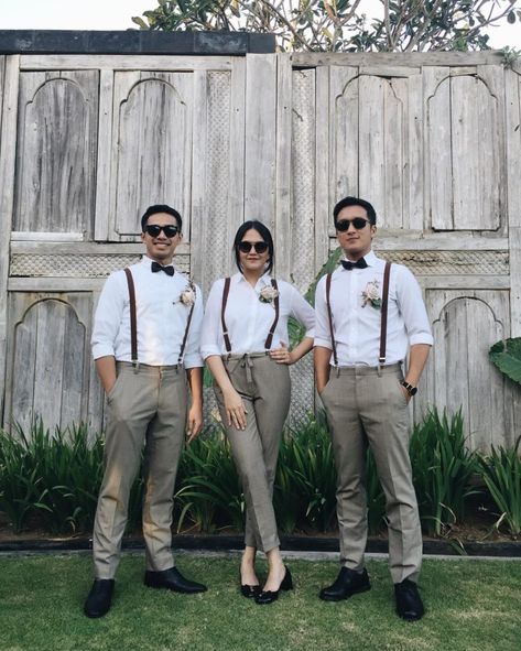 Mixed Gender Wedding Party, Nonbinary Wedding, Lesbian Wedding Outfits, Groom Squad, Grooms Party, Man Of Honour, Groomsmen Outfits, Wedding Party Outfits, Bridesmaid Attire