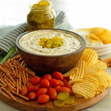 Dill Pickle Dip Buttermilk Ranch Dip, Dill Pickle Dip Recipe, Pickle Dip Recipe, Southern Style Kitchen, Homemade French Onion Dip, Baked Potato Dip, Dry Buttermilk, Easy Pickle, Dill Pickle Dip