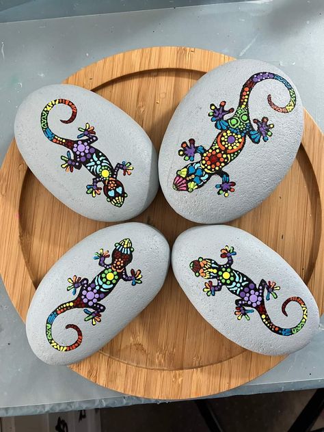 Painting Ideas For Summer, Gratitude Rocks, Mandela Rock Painting, Cashew Crunch, Garden Rock Art, Kids Work, Mandala Painted Rocks, Diy Rock Art, Painted Rock Animals