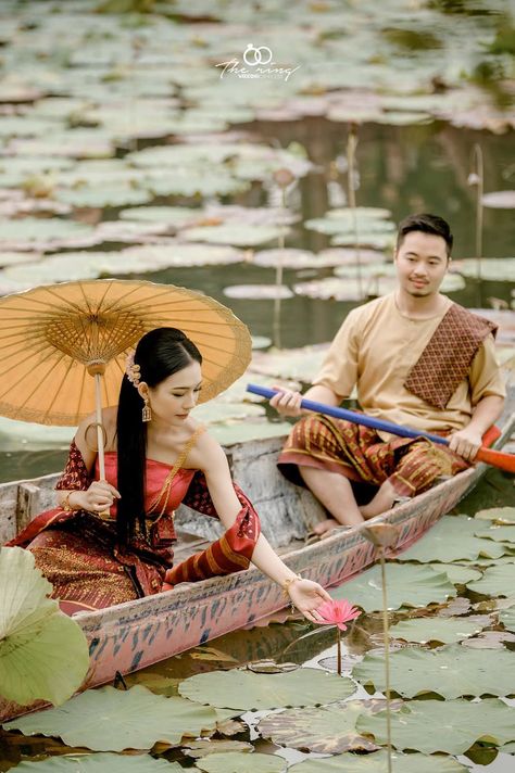 #cambodiawedding #khmerwedding #cambodia Prewedding Pose, Khmer Culture, Cambodia Wedding, Khmer Wedding, Aesthetic Wedding, Angkor Wat, Traditional Costume, Angkor, Couples Photography