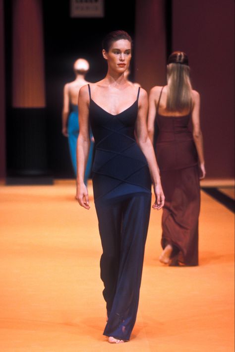 90s Couture, 90s Formal Dress, Dresses 90s, Edgy Feminine, High Fashion Runway, Fashion Trend Forecast, 90s Runway, Trend Forecast, Tail Dress