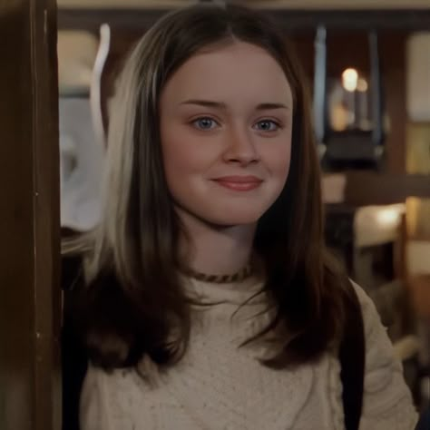 Rory Gilmore Portrait, Rory Gilmore Shoulder Length Hair, Gilmore Girls Hairstyles, Rory Gilmore Haircut, Rory Gilmore Short Hair, Rory Gilmore Hair, Abby Core, Girls Haircut, Fall Szn