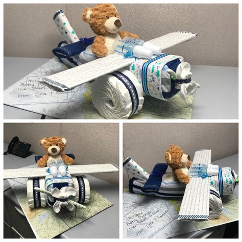 This airplane diaper cake was made with 1 fleece blanket, a 3 pk of receiving blankets, baby spoons, socks, 1 pack of diapers, bottles and a teddy bear. The other craft items we used to make the plane were tape (regular and decorative paper tape), ribbon, foam board (got these at the dollar store) and a pipe cleaner. We used the tutorial below on to make the plane. Airplane Diaper Cake, Diy Baby Shower Centerpieces, Cake Unique, Diaper Bouquet, Airplane Baby Shower, Diaper Gifts, Baby Bash, Adventure Baby Shower, Boy Vintage