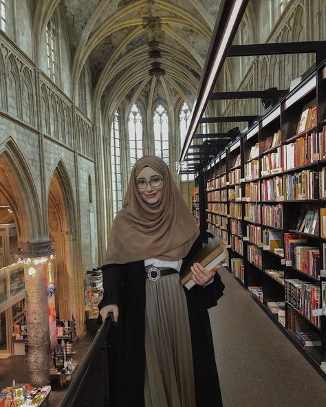 Harry Potter Outfit Ideas, Harry Potter Outfit, Harry Potter Uniform, Outfit Ideas Hijab, Instagram Advertisement, Outfits Hijab, Harry Potter Outfits, Dark Academia, Hogwarts