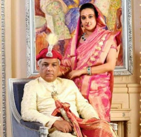 HH Maharaja Samarjitsinh Gaekwar and Maharani Radhika Raje Gaekwar of Baroda Maharani Radhika Raje, Radhika Raje Baroda, Rajputana Jewellery, Maharani Gayatri Devi, Duleep Singh, King Of India, India Royale, Indian Royalty, Gayatri Devi