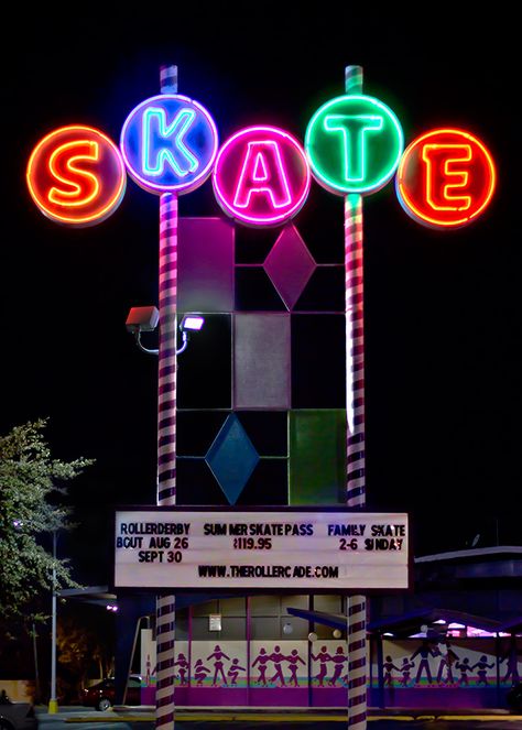 Roller Skating Rink Design Ideas, Skating Rink Design, Skate Shop Design, Roller Rink Aesthetic, Skating Rink Aesthetic, Retro Diner Decor, Rollerskating Party, Skate Rink, Indoor Roller Skating