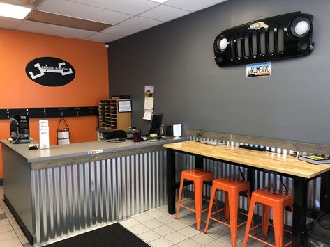 Automotive Waiting Room Ideas, Mechanic Shop Office Ideas, Autobody Repair Shop Ideas, Car Dealership Decor, Mechanic Shop Decor, New Room Decor, Lobby Ideas, Gray Headboard, Mechanic Shop