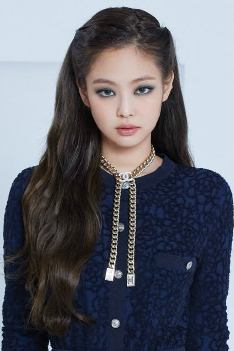 Hair Bun Tutorial, Cute Modest Outfits, Bun Tutorial, Chanel Chanel, Chanel Makeup, Best Poses For Pictures, Woman Suit Fashion, Jennie Lisa, Jennie Kim