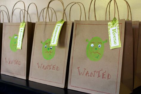 Shrek Goodie bags Shrek Birthday Party, Shrek Birthday, Shrek Party, Paris Disneyland, 3rd Birthday Party, Funny Birthday Cakes, Bday Party Theme, Disneyland Pictures, Twin Birthday