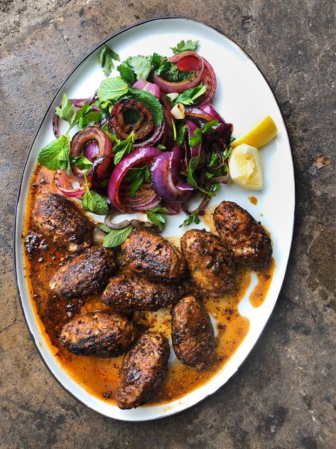 Coffee & chilli chicken koftas with onions | Ottolenghi Recipes Chicken Kofta, Brunch Salad, Ottolenghi Recipes, Bakery Products, Desserts With Biscuits, Chilli Chicken, Instagram Coffee, Grilled Onions, Party Food And Drinks