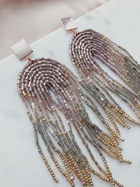 Fringe Beaded Earrings, Beaded Earrings Diy, Jewerly Beads, Ombre Design, Handmade Rose, Metal Bead, Beaded Jewels, Earrings Inspiration, Handmade Jewelry Designs