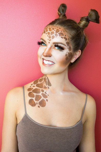 You Don’t Have to Be Tall to Pull Off Giraffe Makeup This Halloween Carnaval Make-up, Lion King Costume, Fantasy Make-up, Giraffe Costume, Halloweenský Makeup, Halloween Make-up Looks, Animal Makeup, Cute Halloween Makeup, Makeup Tip