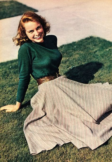 1940s Skirt, 40s Mode, Decades Fashion, Janet Leigh, Vintage Fashion 1950s, Look Retro, Fashion 1950s, 40s Fashion, 1940s Fashion