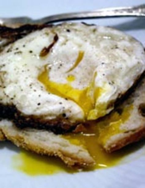 Spanish Eggs, Fry An Egg, Sardine Recipes, Huevos Fritos, Tv Food, Egg Dish, Egg Breakfast, An Egg, Fried Egg