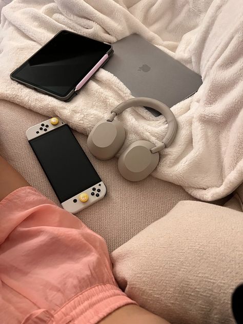 Aesthetich Tech Girlie~ Cozy Vibes | iPad + Macbook + Headphones + Nintendo Switch Some Nights, Cozy Night, Cozy Vibes, All You Need Is, Macbook, Nintendo Switch, Headphones, Nintendo, Ipad