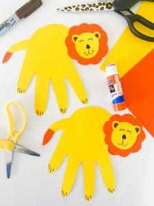 Lion Handprint Craft, Lion Handprint, Lion Craft, Footprint Crafts, Toddler Arts And Crafts, Alphabet Activities Preschool, Daycare Activities, Handprint Craft, Animal Crafts For Kids