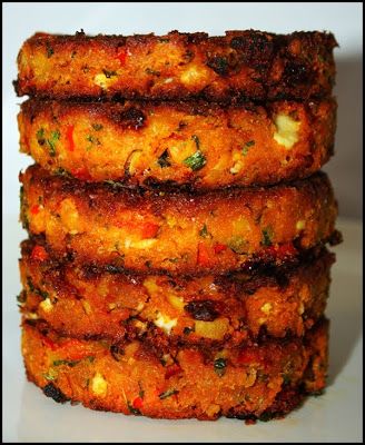 Urban Simplicity: Mediterranean Chickpea Burgers (yum!) Chickpea Burgers, Mediterranean Chickpea, Chickpea Burger, Veggie Burgers Recipe, Veggie Burgers, Tasty Vegetarian Recipes, Mediterranean Diet Recipes, Recipes Vegetarian, Veggie Burger