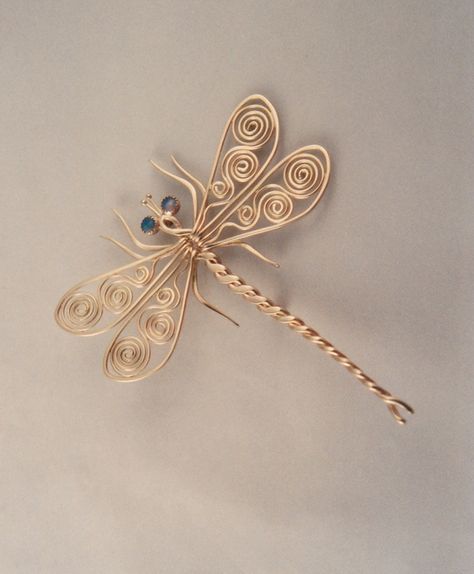 Dragonfly Pin, Wire Jewelery, Bijoux Fil Aluminium, Dragonfly Jewelry, Wire Jewelry Designs, Diy Wire Jewelry, Wire Work Jewelry, Wire Sculpture, Handmade Wire Jewelry