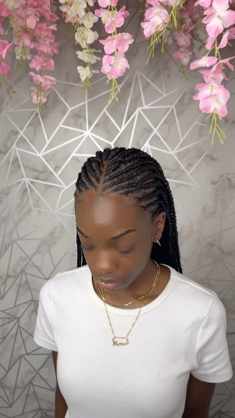 Basic Fulani Braids, Fulani Braids No Edges, Fulani Braids Back View, Simple Fulani Braids Hairstyles, Fulani Braids Big Forehead, Criss Cross Fulani Braids, Middle Part Fulani Braids, Fulani Braids With Curls At The End, Short Fulani Braids With Curls