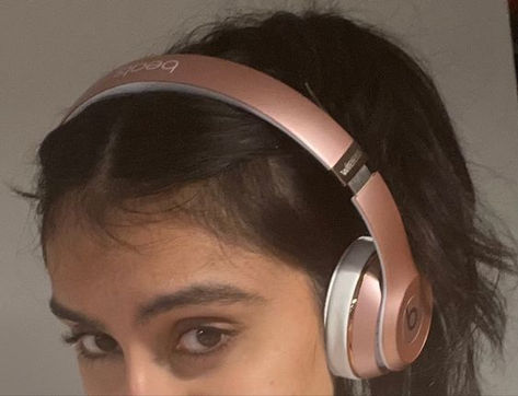 Rose Gold Beats Headphones Aesthetic, Beats Solo 3 Aesthetic, Beats Headphones Outfit, Rose Gold Headphones, Headphone Outfit, Romanticise Life, Beats Solo 3, Beats Solo3, Dre Headphones