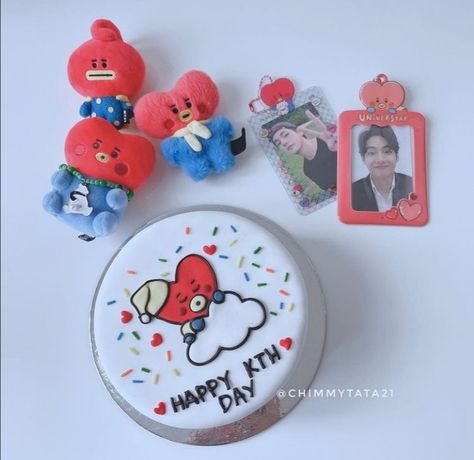 Tata Cake Bt21, Taehyung With Birthday Cake, Cake Bt 21, Taehyung Birthday Cake, Taehyung Cake, Sweet Sixteen Cakes, Bts Cake, 21st Bday Ideas, Anime Cake