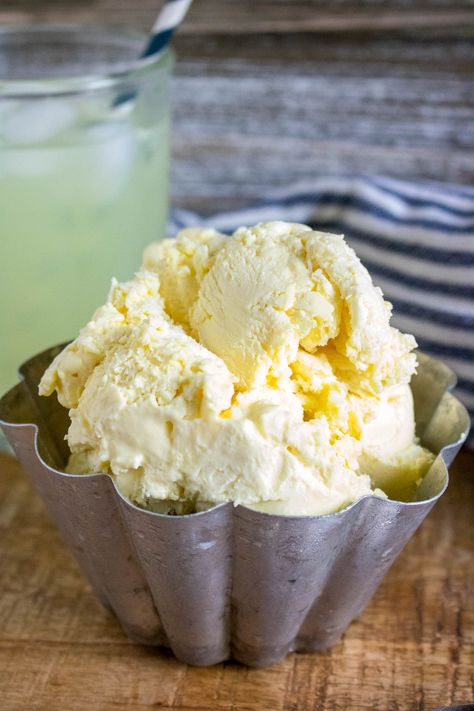 homemade lemon ice cream Homemade Lemon Ice Cream, Lemonade Ice Cream, Lemon Ice Cream Recipe, Bubble Gum Ice Cream, Frozen Treats Recipes, Glass Of Lemonade, Gluten Free Ice Cream, Easy Ice Cream Recipe, Lemon Ice Cream