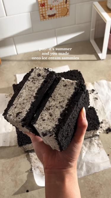 These homemade oreo ice cream sandwiches are easy to make and perfect for the warmer months. They're made with a two-ingredient oreo crust with a creamy no-churn oreo ice cream filling. Homemade Oreo Ice Cream, Oreo Ice Cream Sandwich, Oreo Ice Cream, Oreo Crust, Ice Cream Sandwiches, Cream Filling, Oreo Dessert, Sweet Recipes Desserts, Easy Baking Recipes Desserts