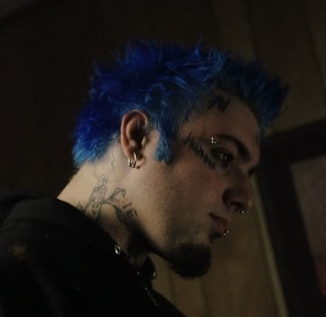 Mad Kelly, Metal Hairstyles, Husband Hair, Short Dyed Hair, 2000s Punk, Punk Boy, Best Song, Spiked Hair, Punk Aesthetic