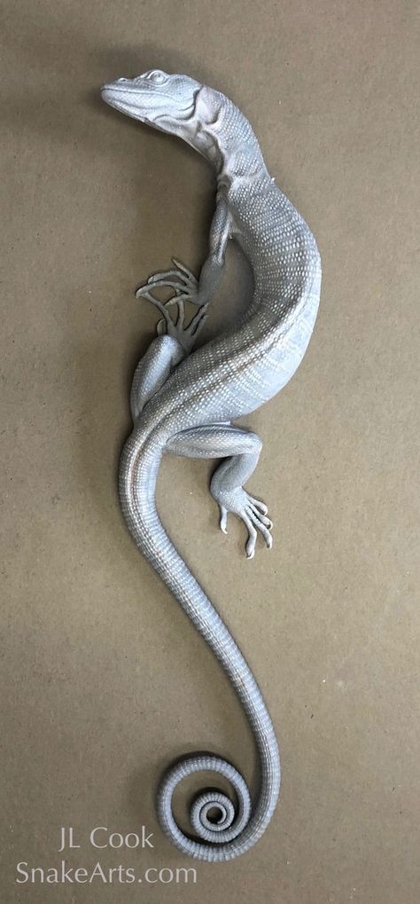 Animal Installation, Lizard Sculpture, Basilisk Lizard, Cool Insects, Creature Artwork, Sculpting Clay, Wildlife Animals, Figurative Sculpture, Sculpture Clay