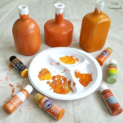 Painting Jars, How To Paint Glass, Upcycle Bottles, Vintage Bottles Antiques, Fall Wine Bottles, Pumpkins And Gourds, Painting Glass Jars, Painted Glass Bottles, Fall Pumpkin Decor