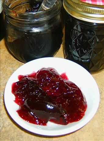 Red Wine Jelly, Wine Jelly Recipe, Jelly Food, Pretty Jars, Jelly Maker, Blueberry Jelly, Wine Jelly, Homemade Jams, Canning 101