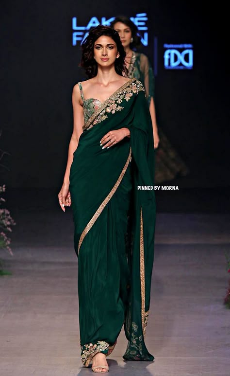 Shyamal Bhumika Saree, Party Sarees Designer, Shyamal And Bhumika Saree, Saree Outfit For Wedding, Party Saree Look, Saree Look For Wedding Party, Indian Saree Look, Modern Sari, Modern Sarees