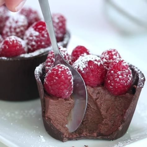 Chocolate Cup Desserts Ideas, Chocolate Fruit Cups, Raspberry Mousse Cups, Chocolate Covered Raspberries, Chocolate Mousse Cups, Mousse Cups, Raspberry Chocolate, Raspberry Recipes, The Whoot