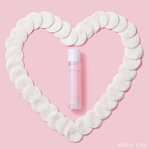 Mary Kay® Micellar Water works as a quick cleanse on its own or before your favorite Mary Kay® cleanser as a double cleanse. Attracts impurities. Helps break down face makeup. Gently cleanses skin. Leaves skin hydrated. No need to rinse! Mary Kay Micellar Water, Mary Kay Cleanser, Kosmetyki Mary Kay, Quick Cleanse, Timewise Miracle Set, Multi Masking, Imagenes Mary Kay, Skincare Supplements, Double Cleanse