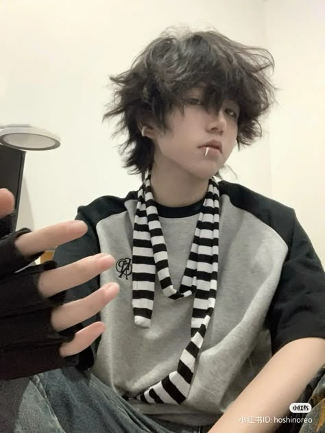 Mess Hair Hairstyles, Masc Alt Haircuts, Alt Masc Hair, Alt Guy Hair, Alt Hair Masculine, Alt Guys With Fluffy Hair, Boy Hair, Hair Inspiration Short, Emo Hair